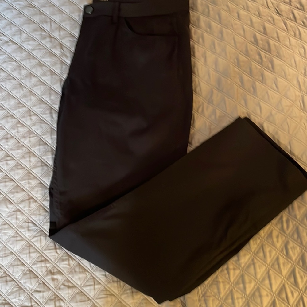 Men’s rich black Theory dress jean  w 3 front pockets, zip front,2 rear pockets